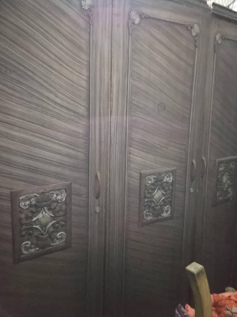 wardrobe 3 door separate. 0