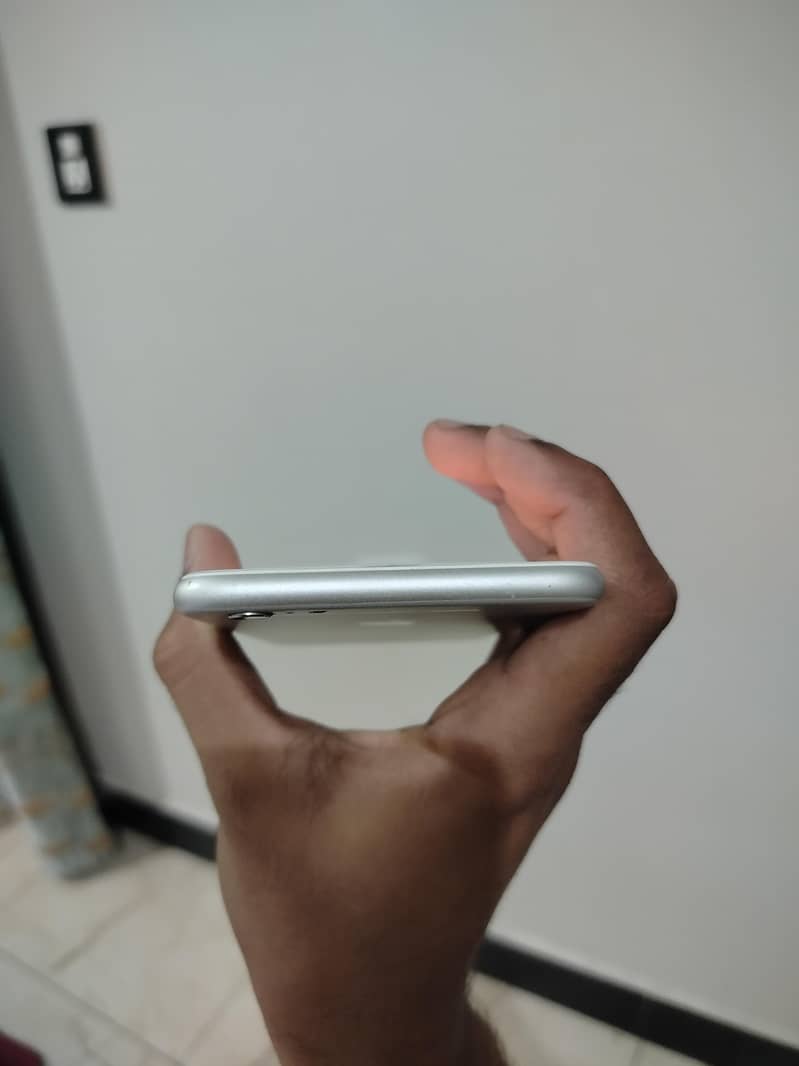 Apple iPhone 6S Plus 4