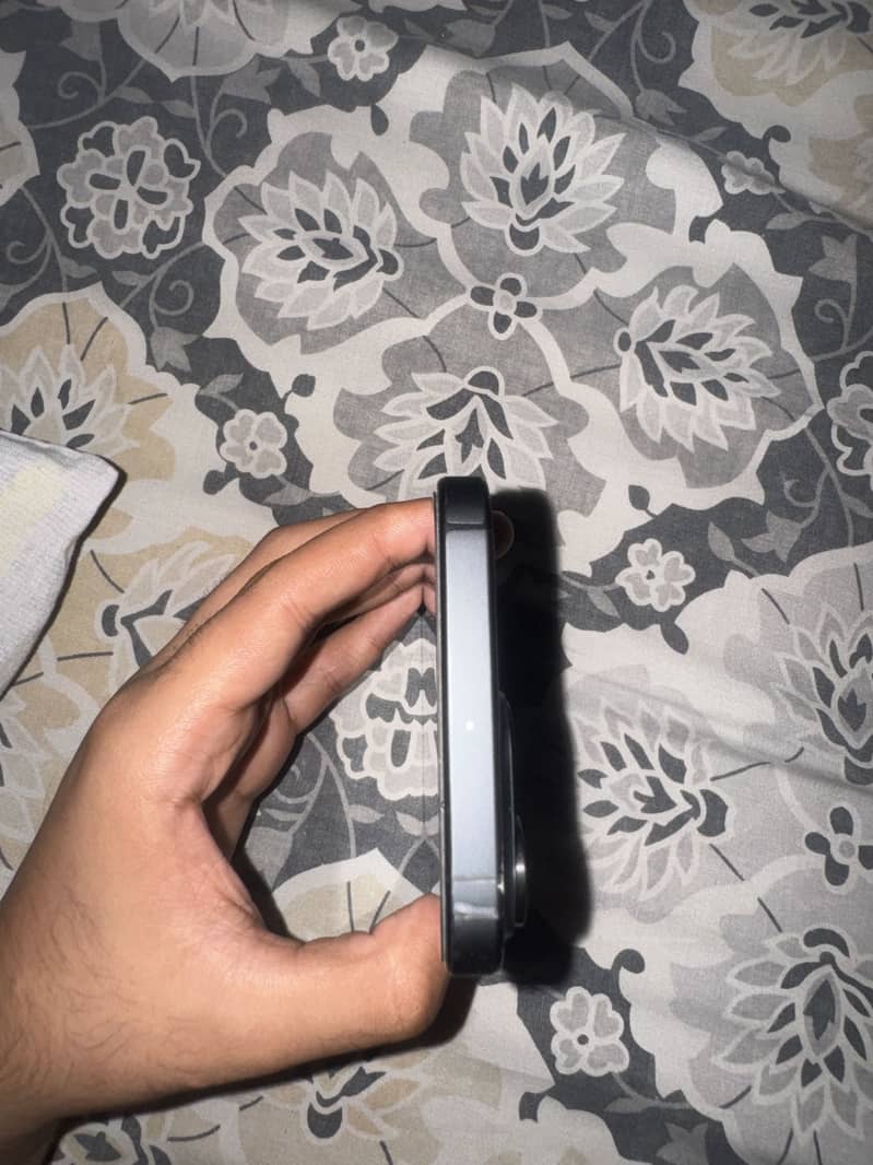 Apple iPhone 15 Pro Max 1