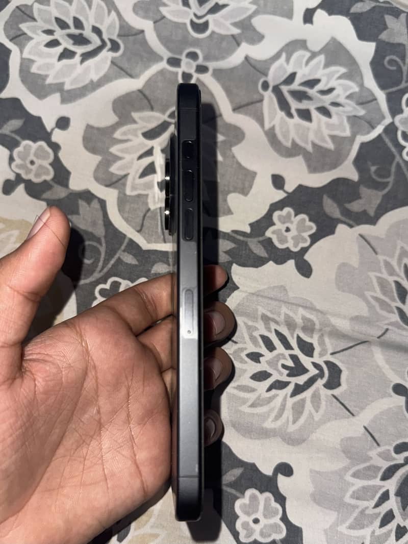 Apple iPhone 15 Pro Max 3