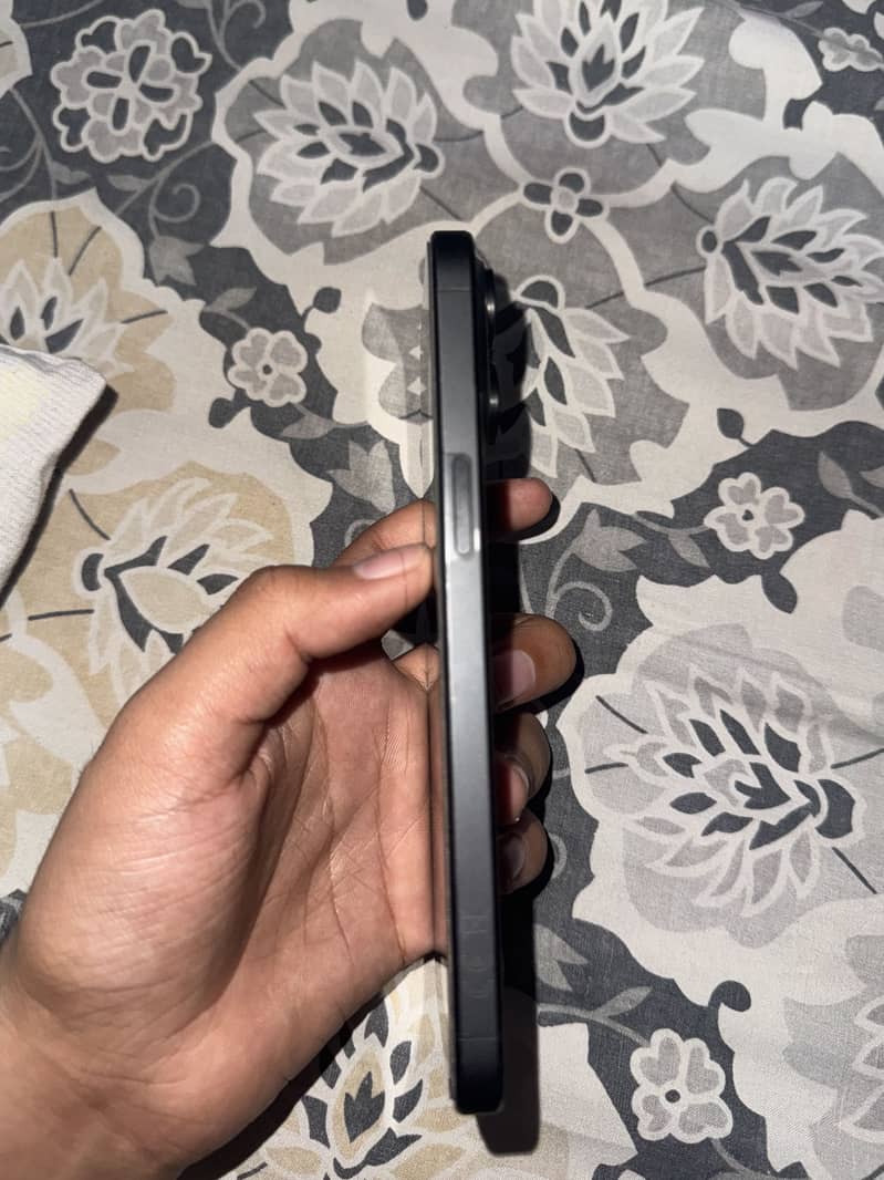 Apple iPhone 15 Pro Max 5
