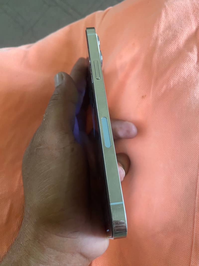 Apple iPhone 12 Pro Max 4