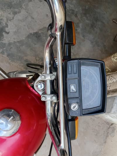 22 model CD 70 bike urgent for sale