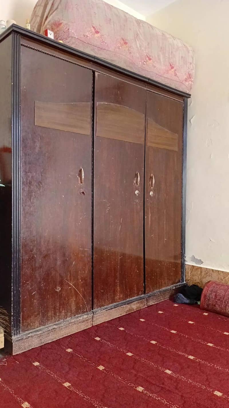 wardrobe 0