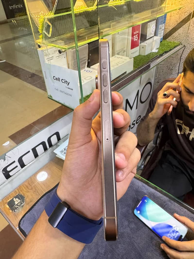 Apple iPhone 16 Pro Max 1