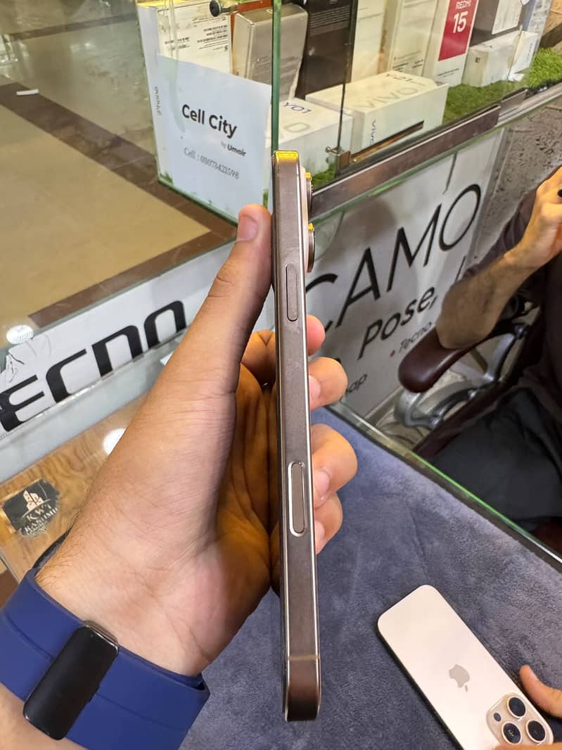 Apple iPhone 16 Pro Max 2