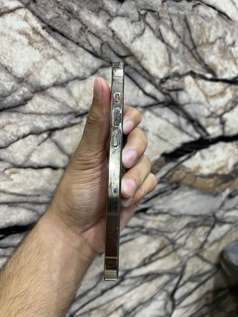 Apple iPhone 14 Pro 4
