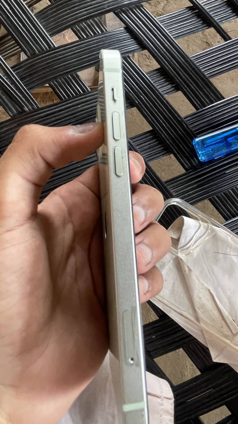 Apple iPhone 12 3