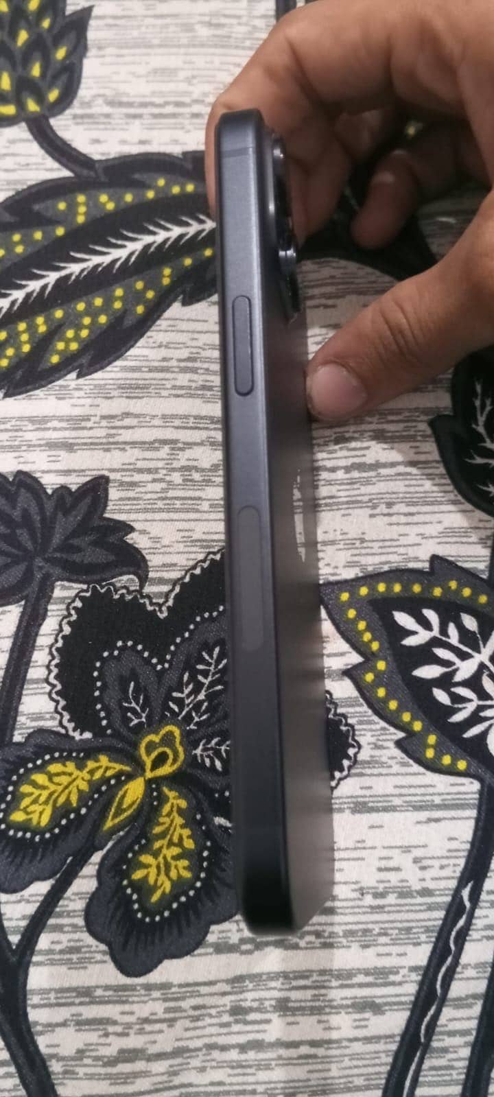 Apple iPhone 15 4