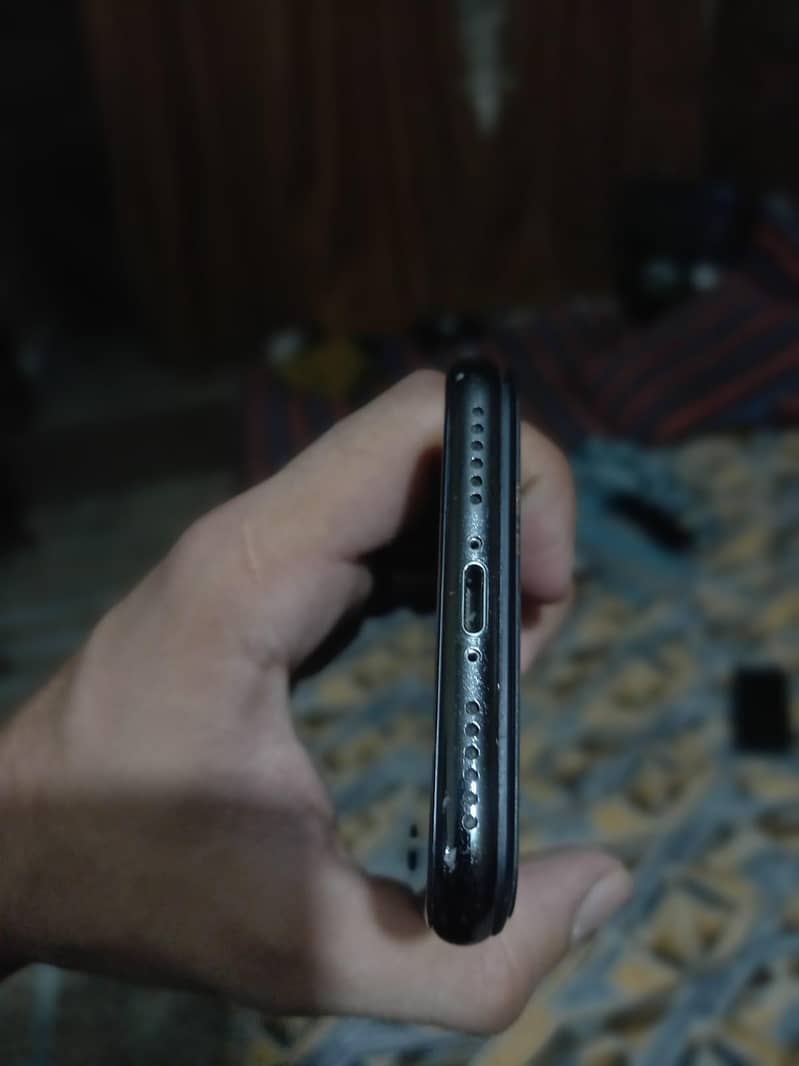 Apple iPhone X 3