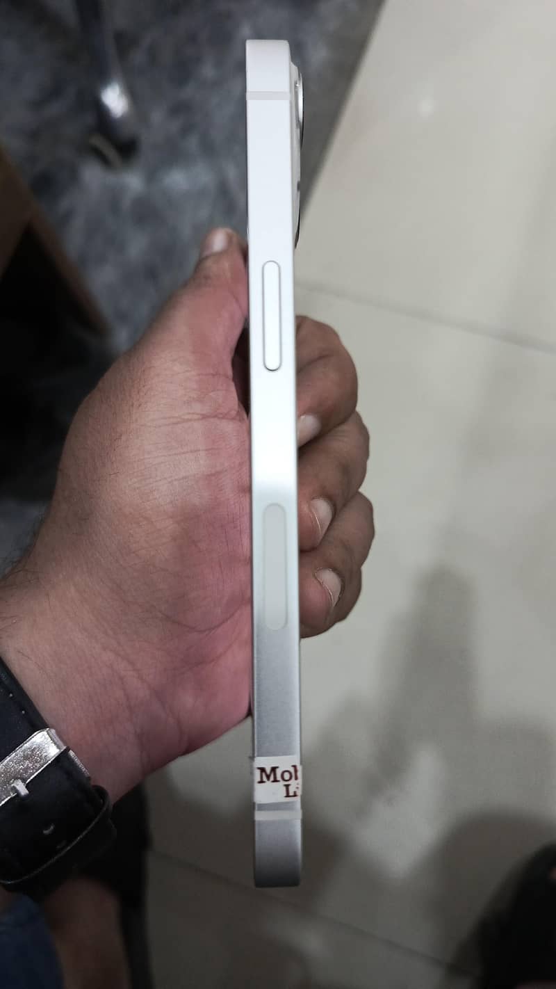Apple iPhone 13 1