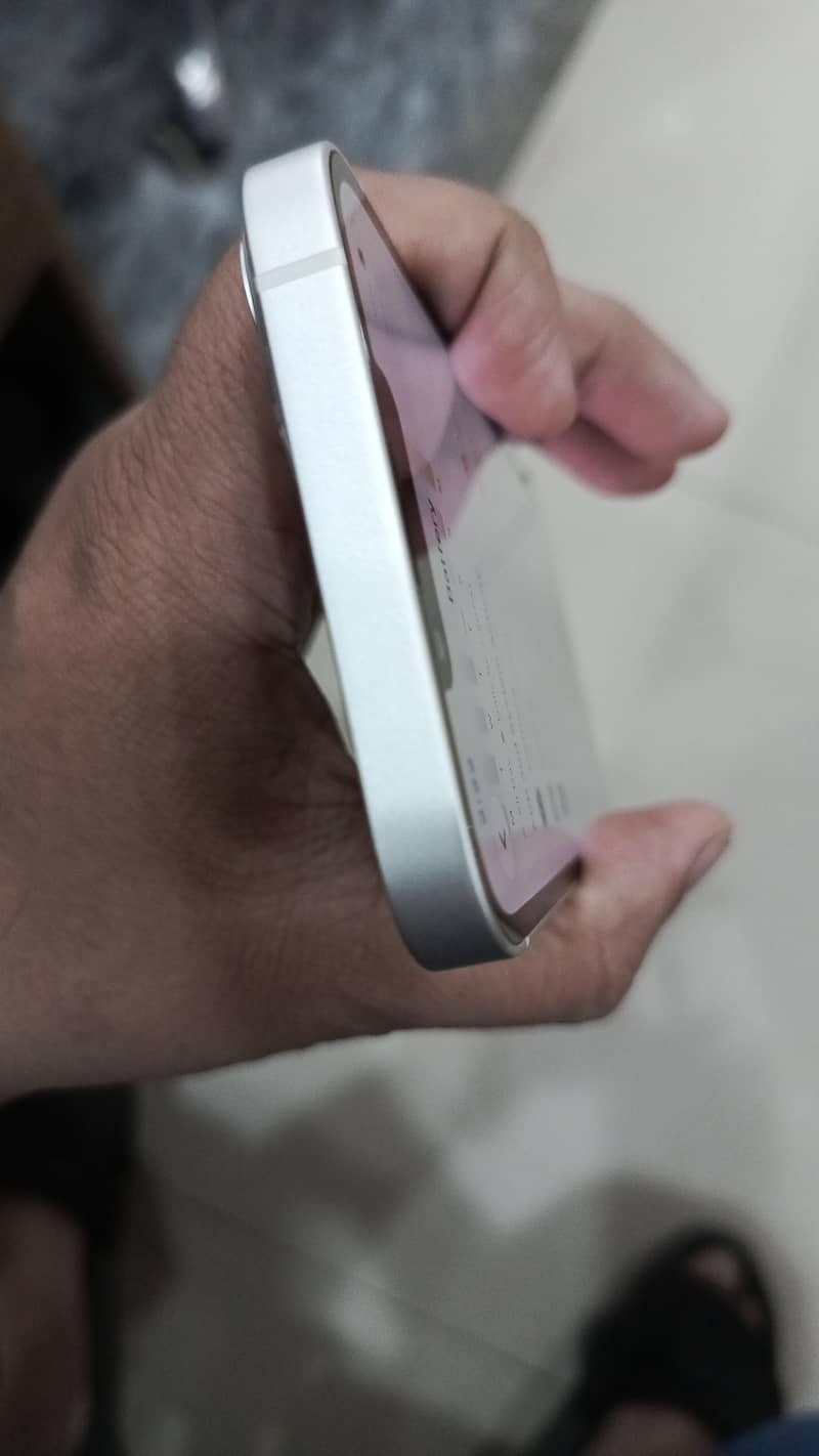 Apple iPhone 13 2