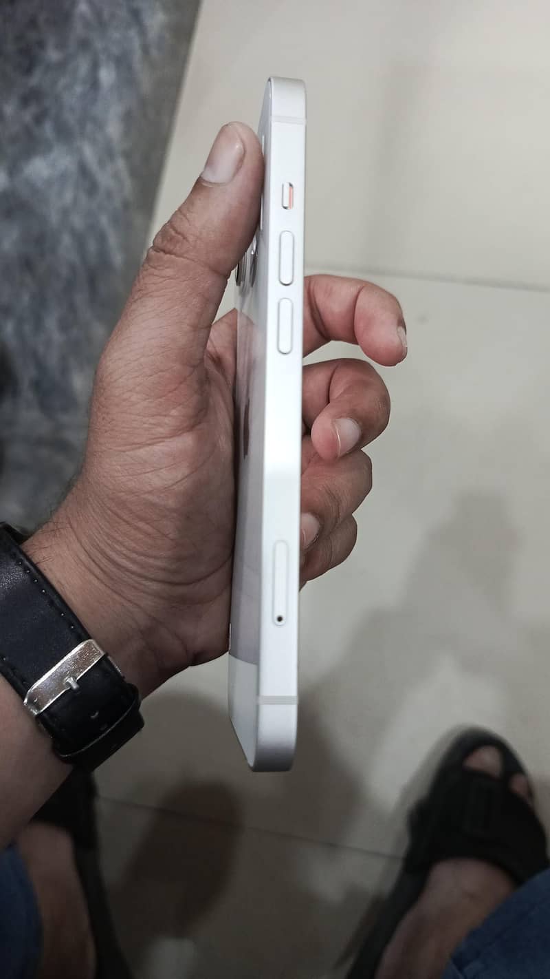Apple iPhone 13 3