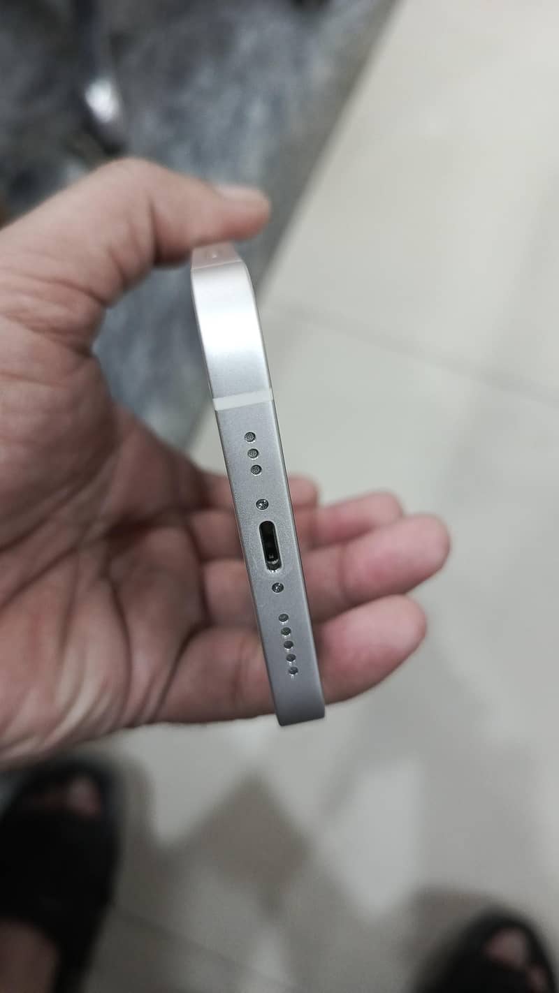 Apple iPhone 13 4