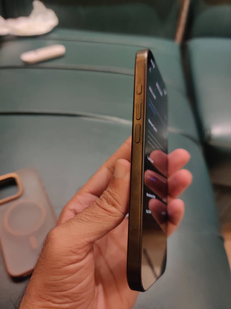 iPhone 16 Pro JV 3