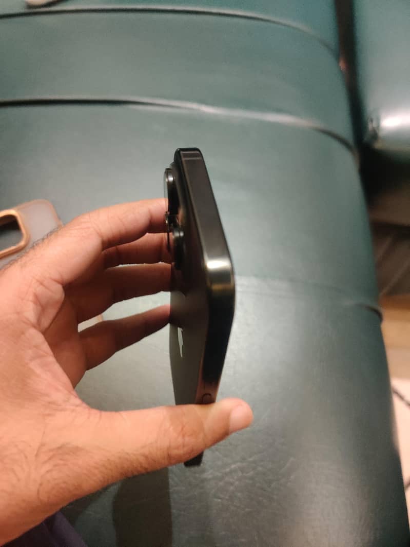 iPhone 16 Pro JV 7