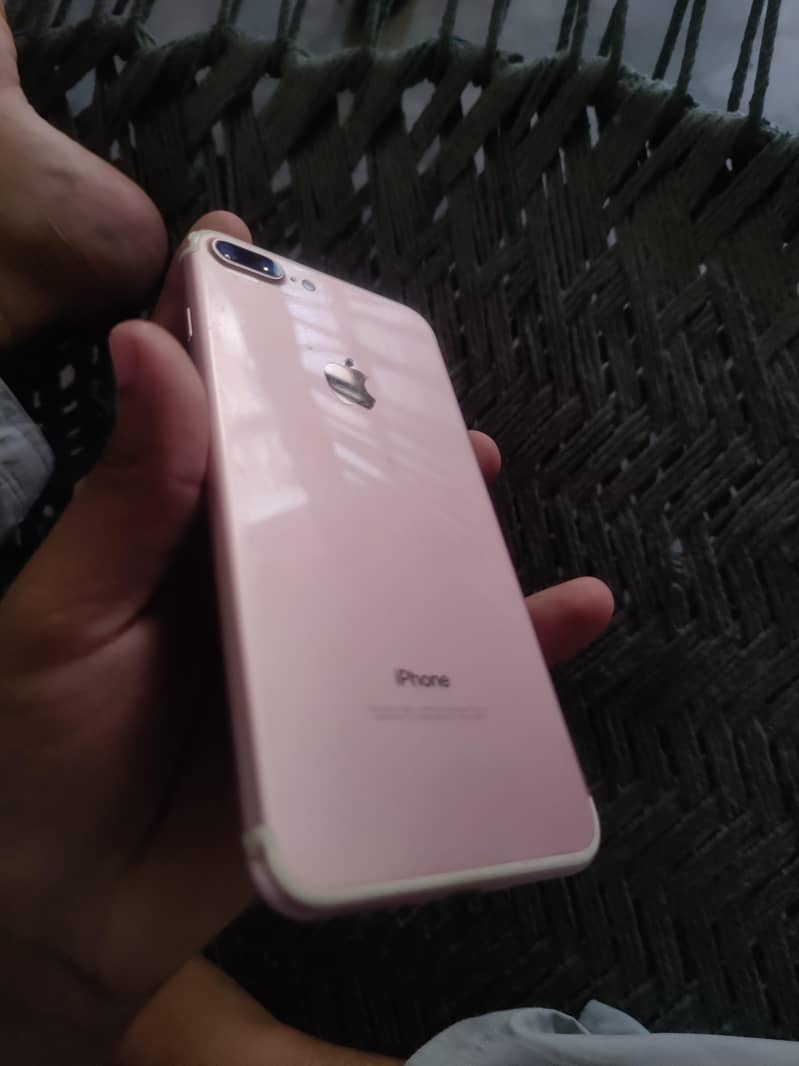 Apple iPhone 7 Plus 0