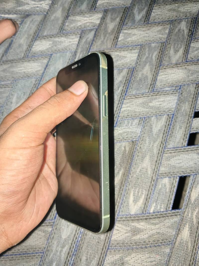 Apple iPhone 12 1