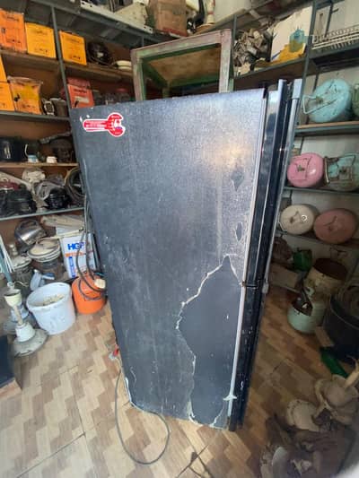 Dawlanc Freezer medium size best condition for home. . price inbox