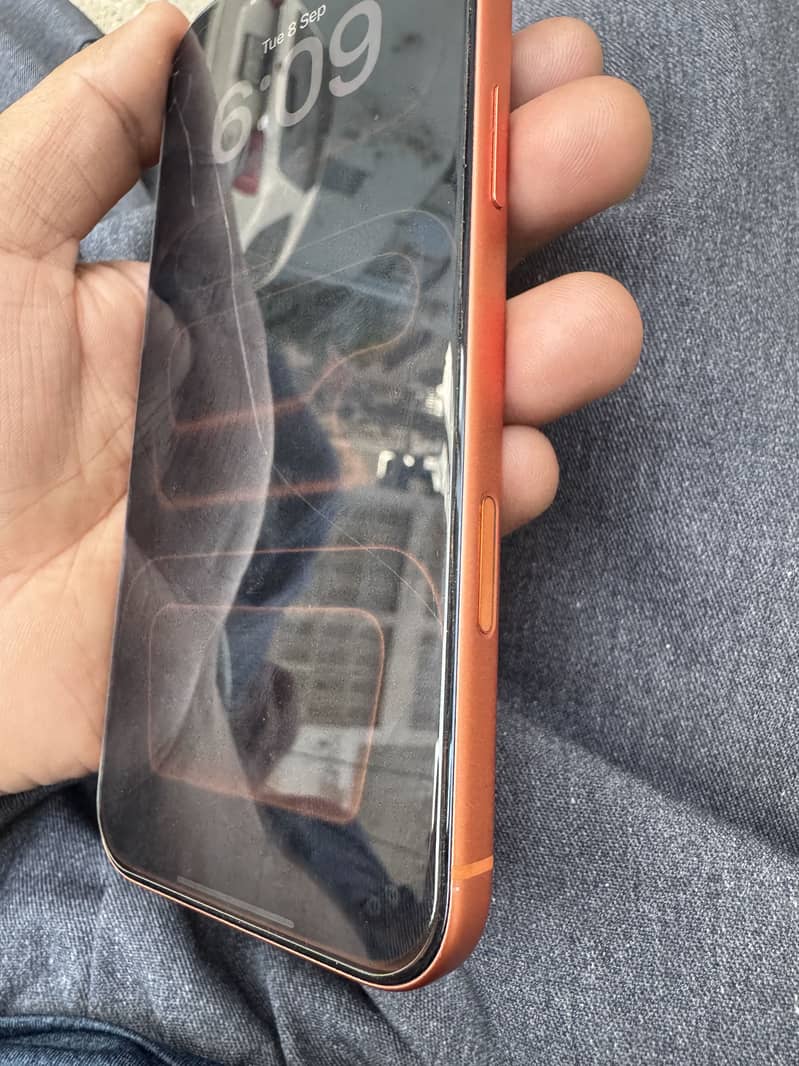 Apple iPhone 17 Pro Max 4