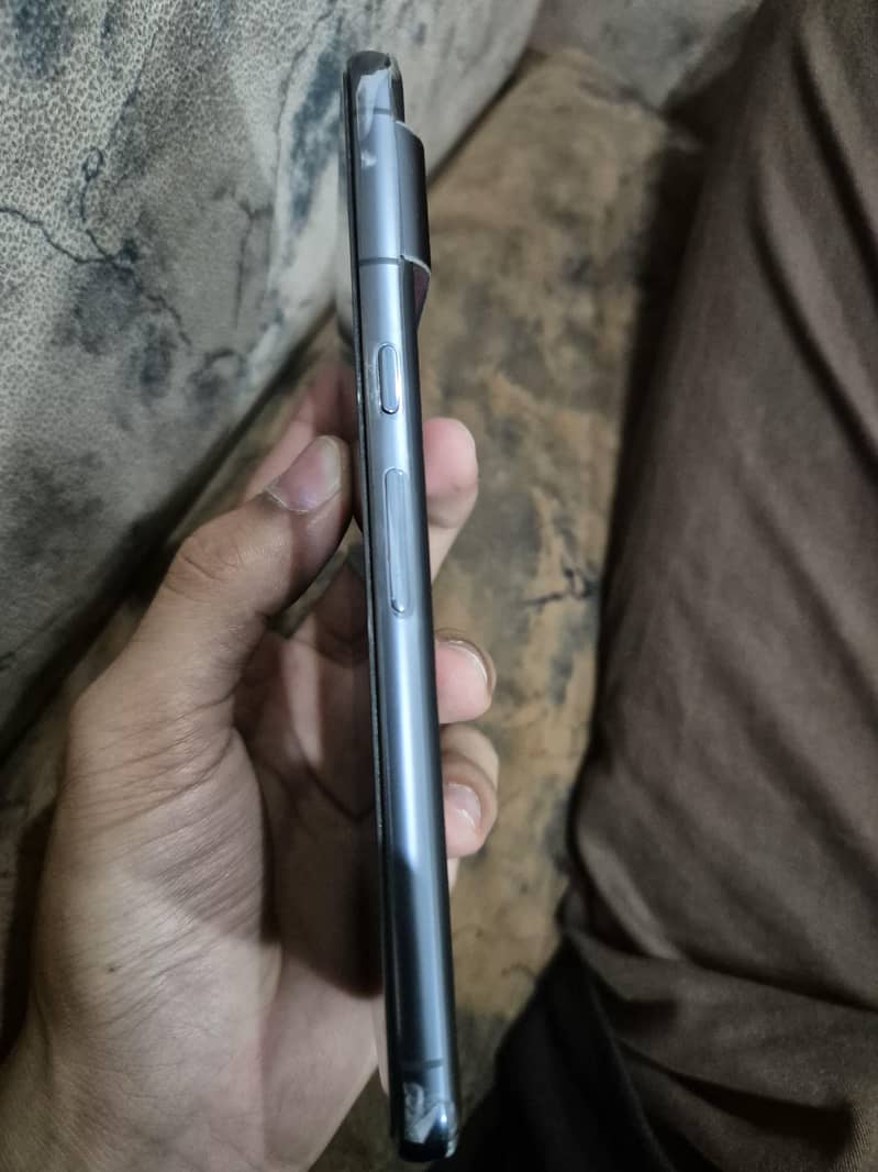 Google Pixel 8 Pro 2