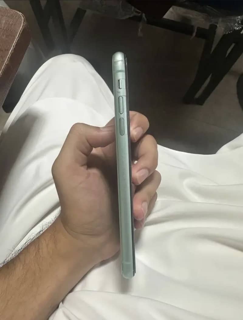 Apple iPhone 11 3