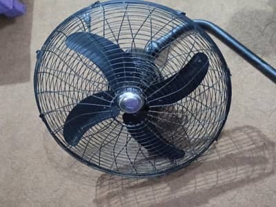 royal bracket fan like new