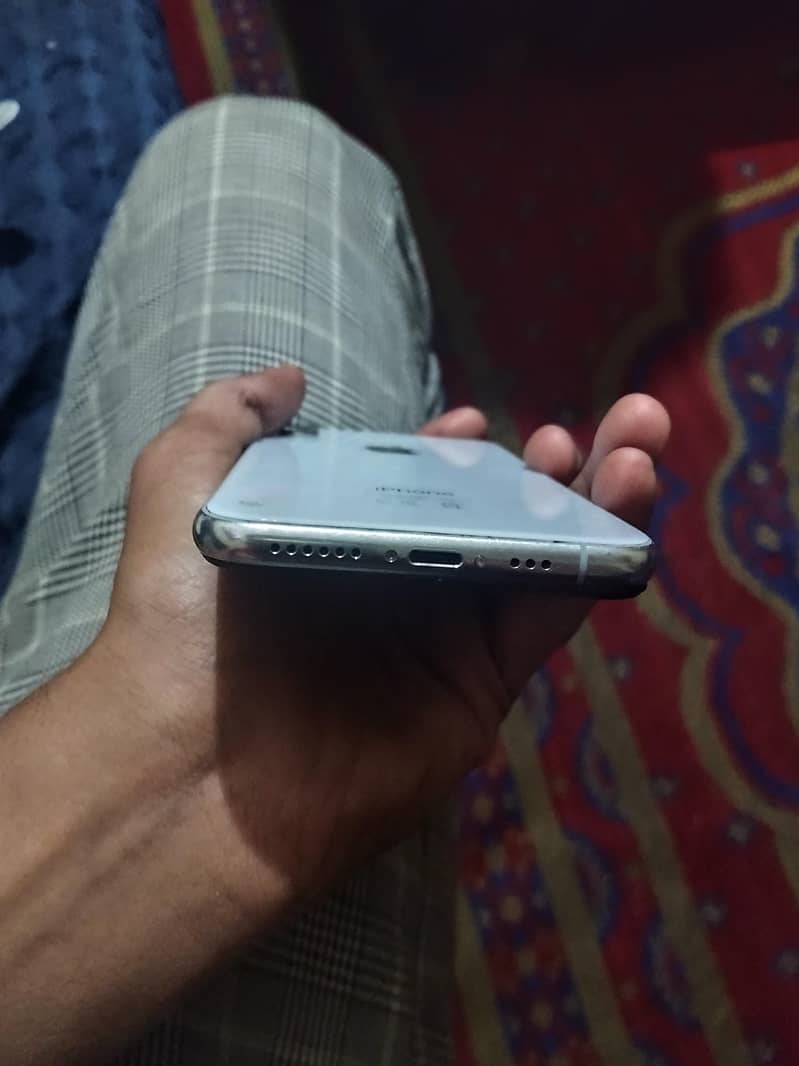 Apple iPhone XS 4