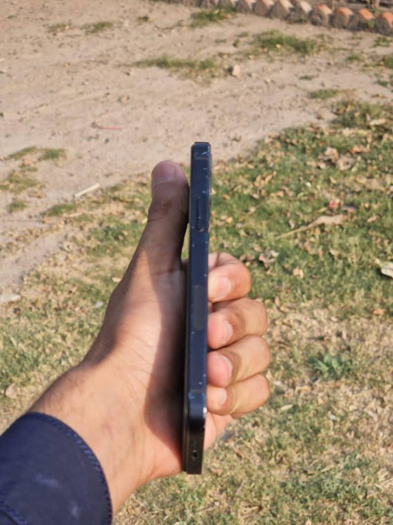 Apple iPhone 12 3