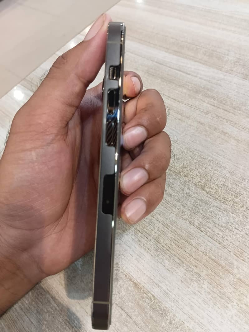 Apple iPhone 14 Pro 2