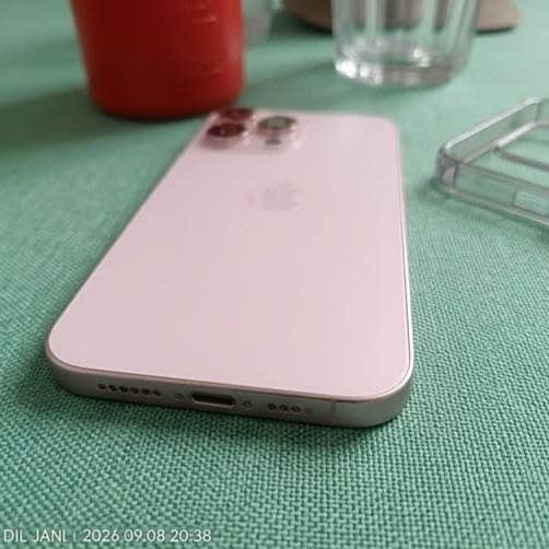 Apple iPhone 16 Pro Max 2