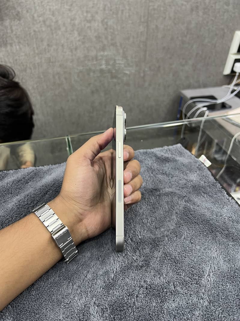 Apple iPhone 15 Pro Max 3