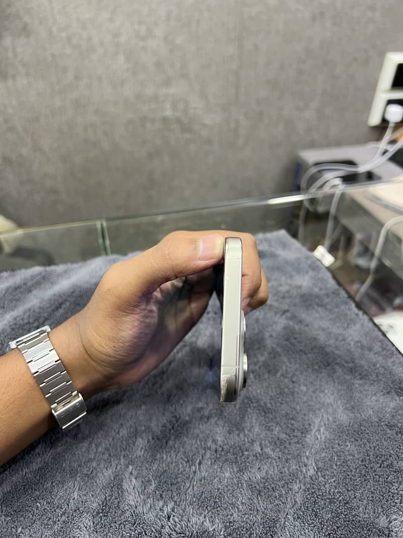 Apple iPhone 15 Pro Max 5