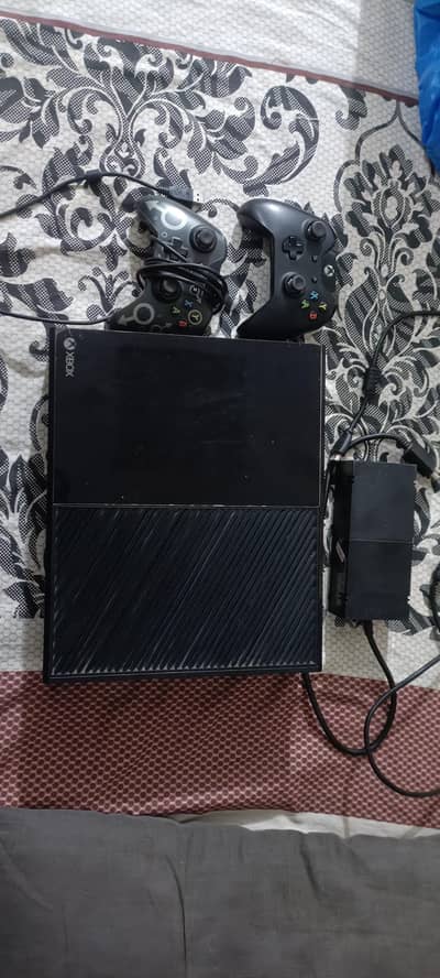 Xbox One 1 TB with 2 Controller Wireless+Wired