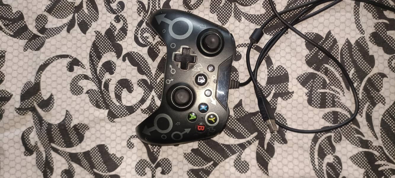 Xbox One 1 TB with 2 Controller Wireless+Wired 2