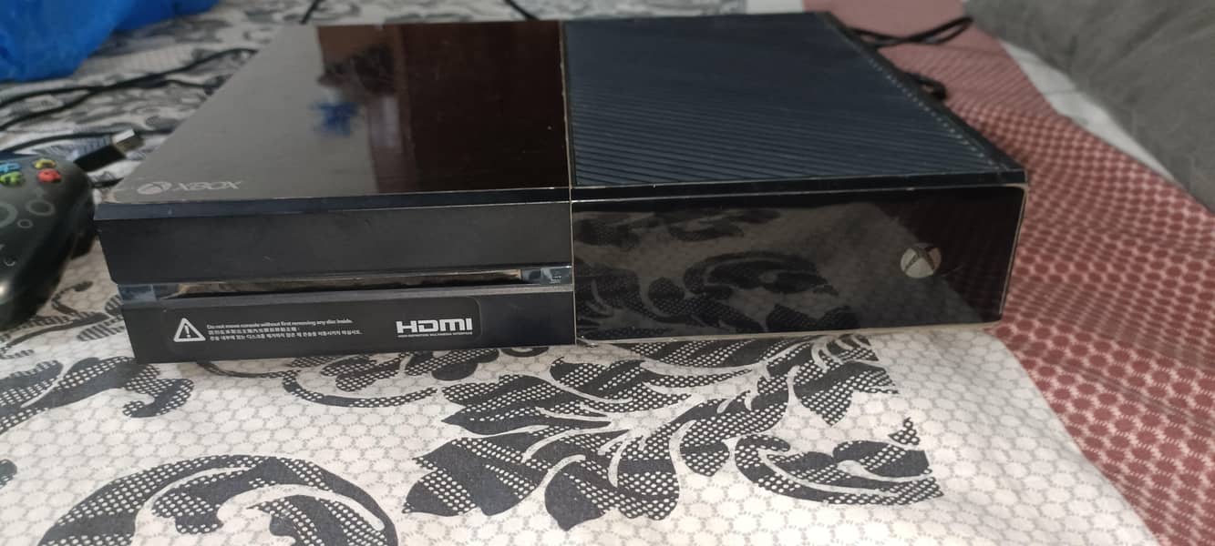 Xbox One 1 TB with 2 Controller Wireless+Wired 4