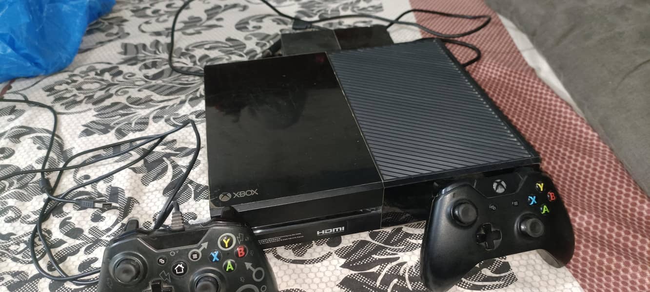 Xbox One 1 TB with 2 Controller Wireless+Wired 6