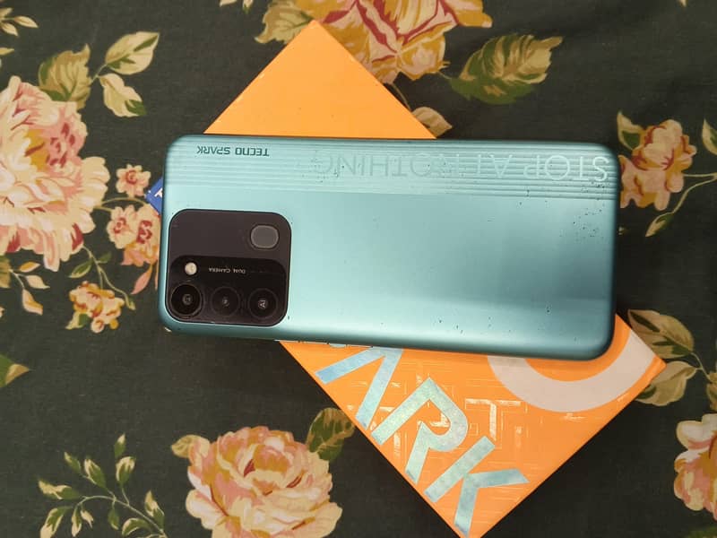 Tecno Spark 8C 4