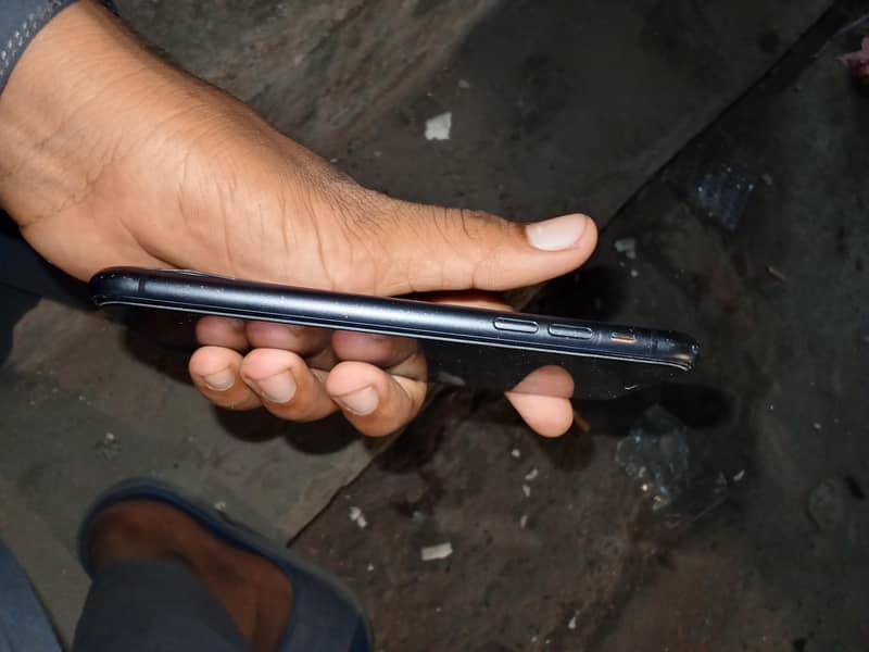 Apple iPhone 11 0