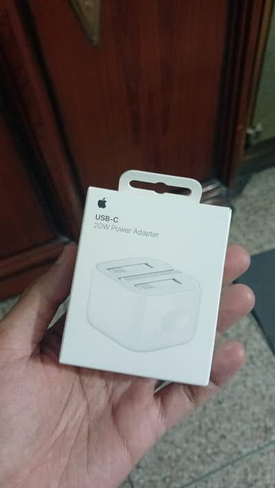 Apple Store Type C Adapter 20 Watt