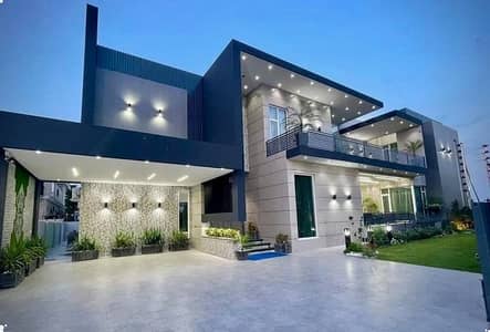 SYED BROTHERS PROUDLY OFFERS: 2-Kanal Elegant And Fully Maintained Double Unit Bungalow Is Available In The Best Block Of DHA Lahore.