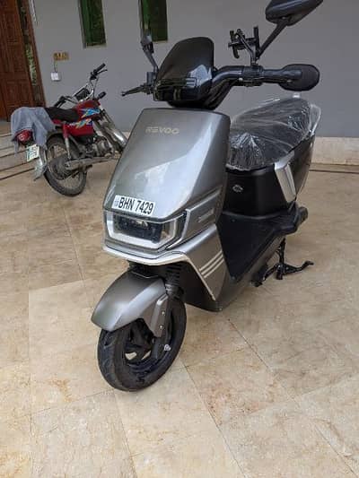 Revoo A12 LFP Electric Scooty | 1000W | 105 KM Range | Under Warranty