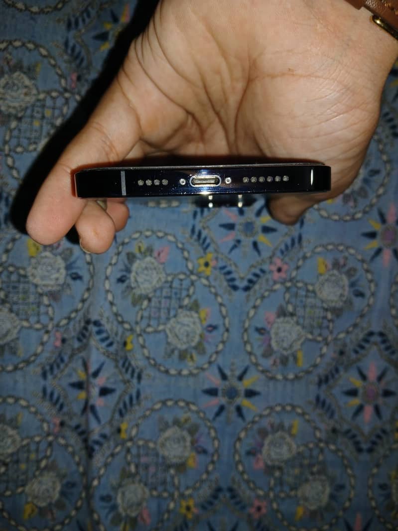 Apple iPhone 13 Pro Max 4