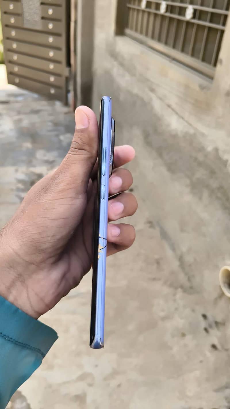Tecno CAMON 30S 1