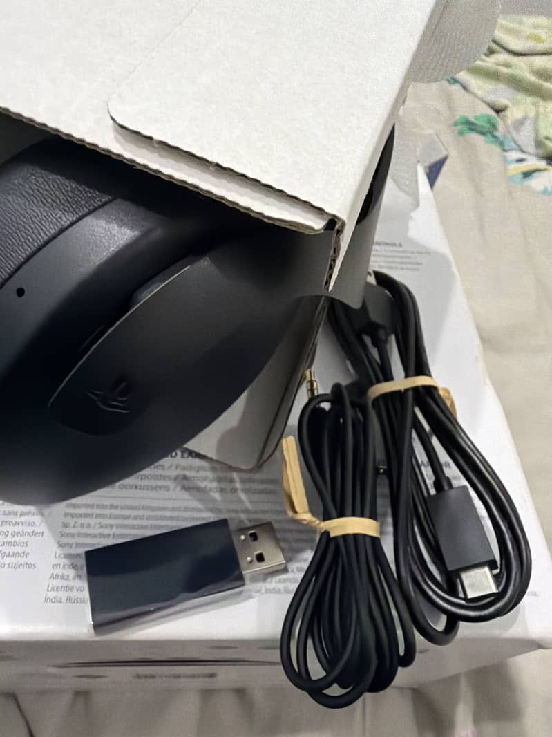 Playstation PULSE 3D wireless headset 6