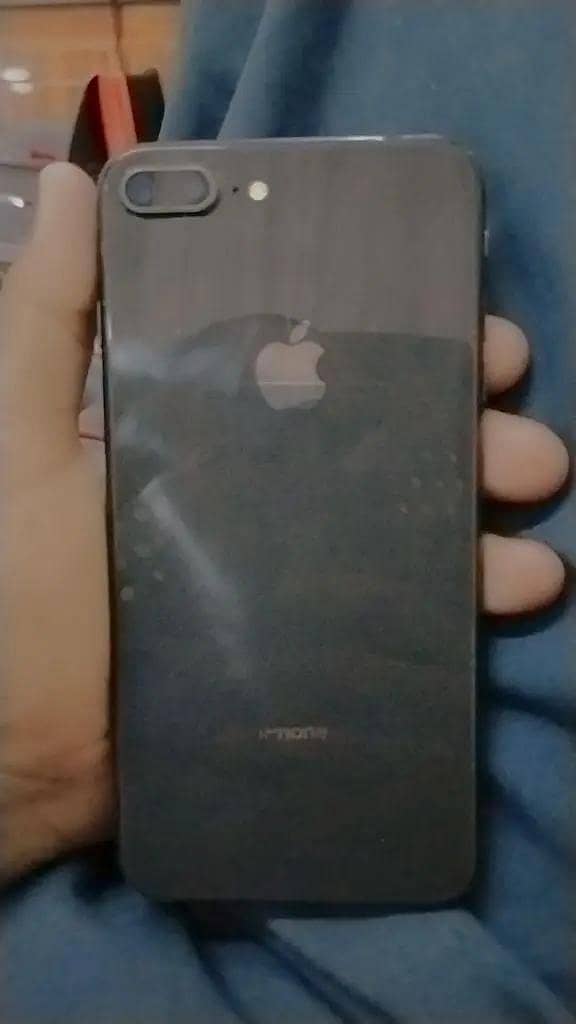 Apple iPhone 8 Plus 1