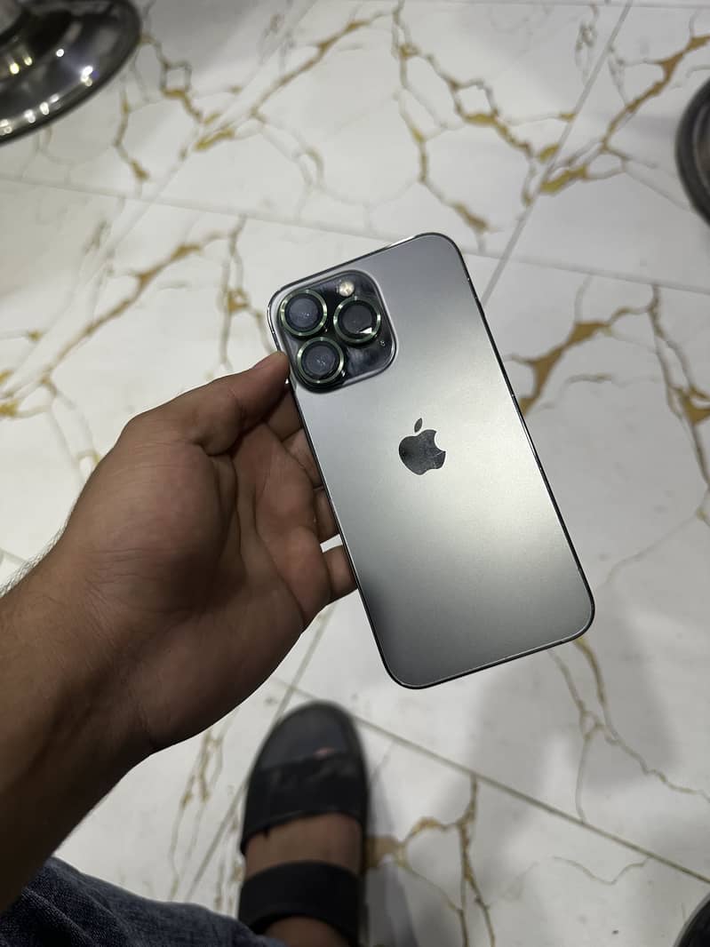 Apple iPhone 13 Pro 1