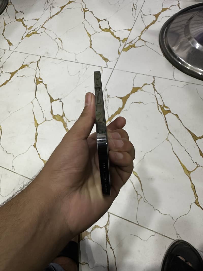 Apple iPhone 13 Pro 2