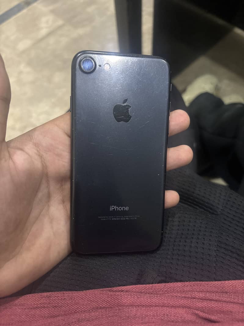 Apple iPhone 7 1