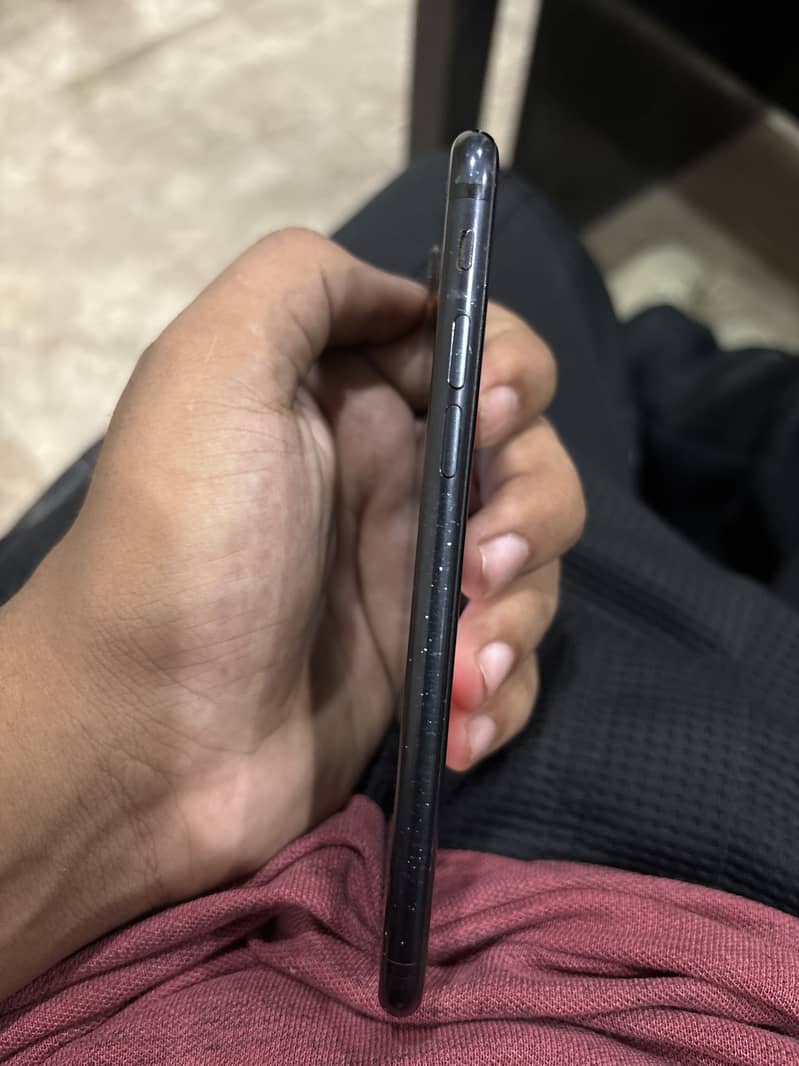 Apple iPhone 7 2